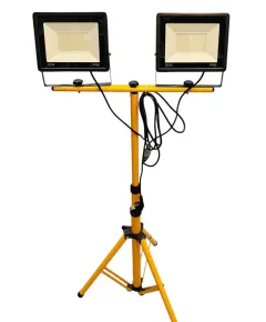 Trepied telescopic cu 2 proiectoare Led de 50W fiecare ,IP66,conectate, plus cablu alimentare de 290 cm